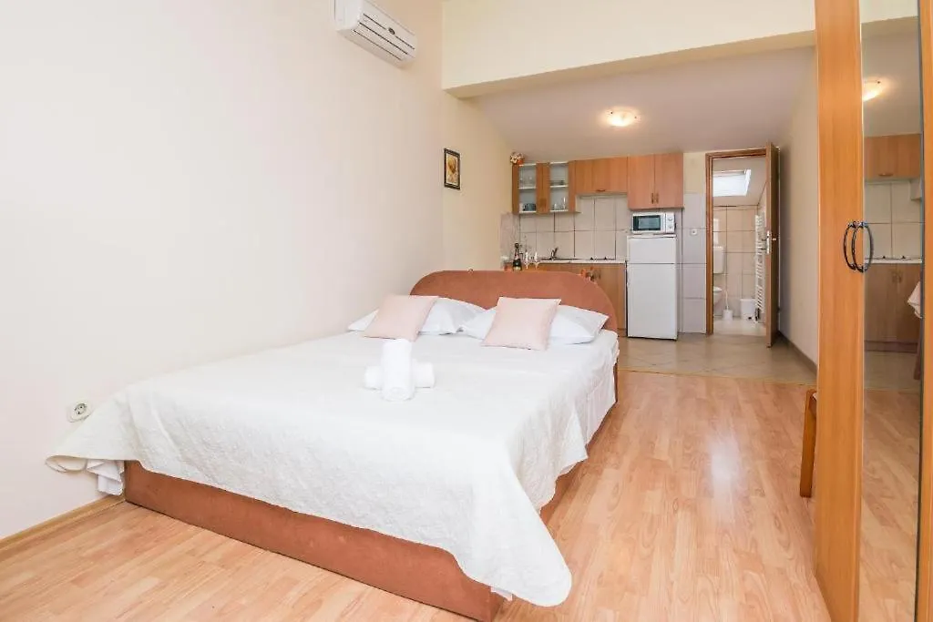 Apartments Mira Sukošan