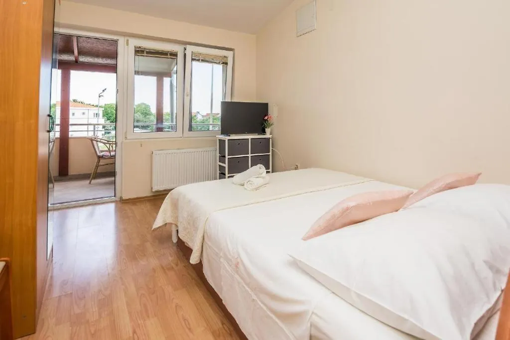 Apartments Mira Sukošan